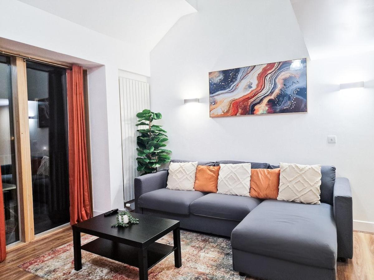 Luxury Waterfront Property With Free Parking Ковентри Экстерьер фото
